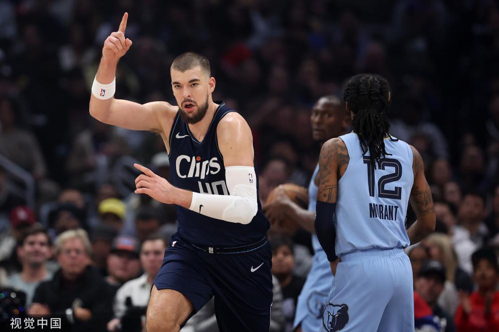 在他的背後 在他的背後